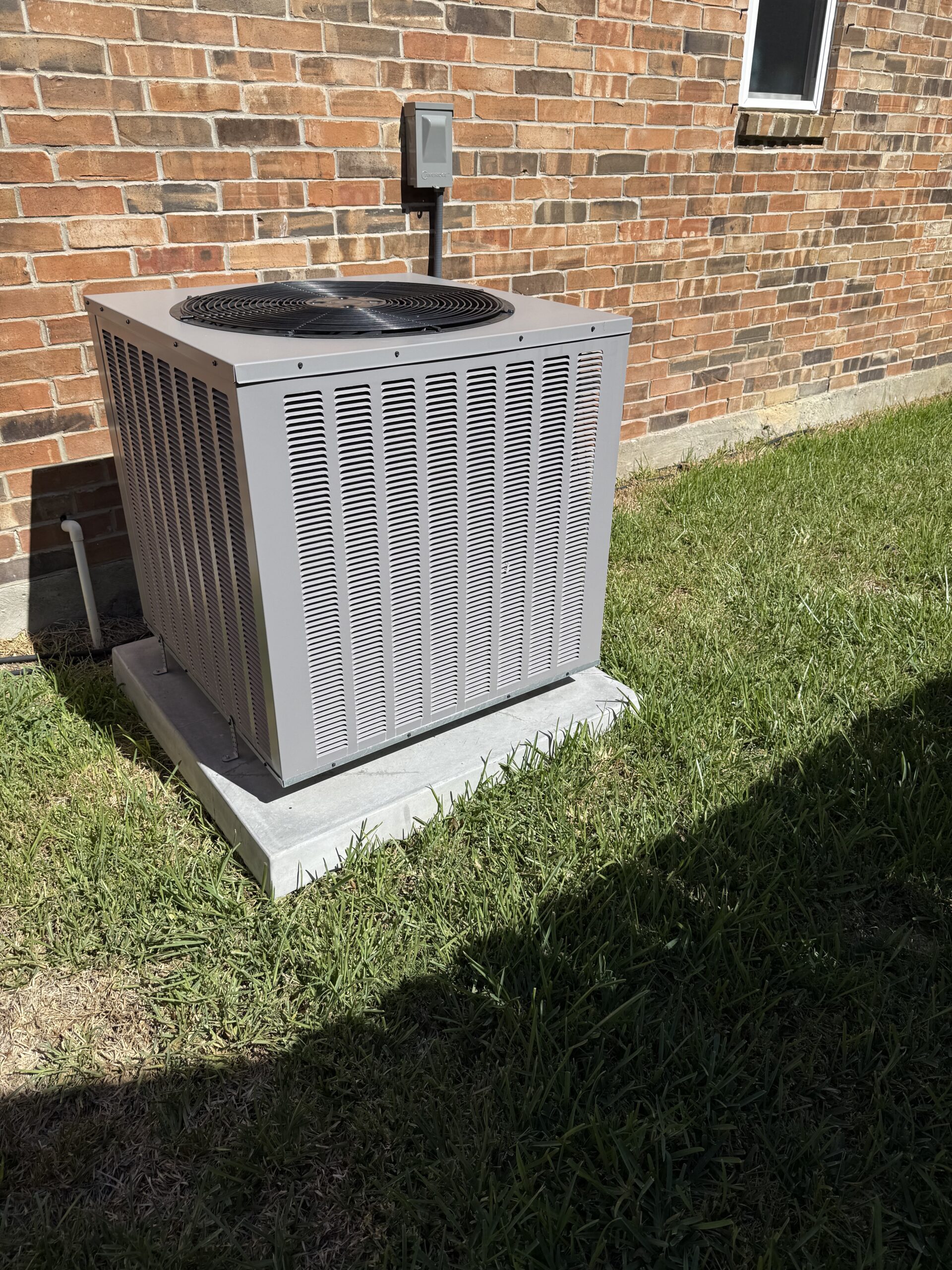 Checking AC condenser refrigerant performance in San Antonio with gauges
